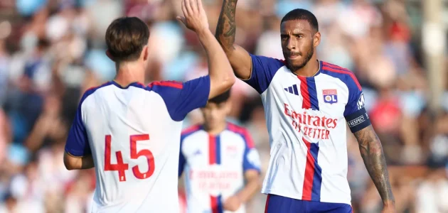 “ليون” يقلب الطاولة ويتصدر الدوري الفرنسي بفارق الأهداف